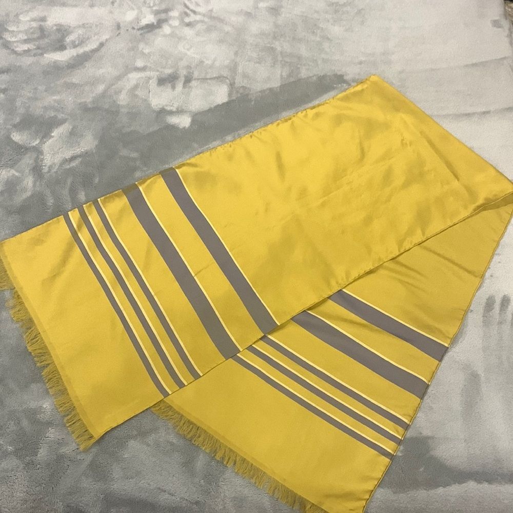 Oblong silk scarf Isabelle d’Otnano gold purple